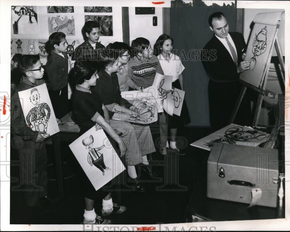 1957 Press Photo 7th Graders in Art Monticello Junior High Cleveland Heights. - Historic Images