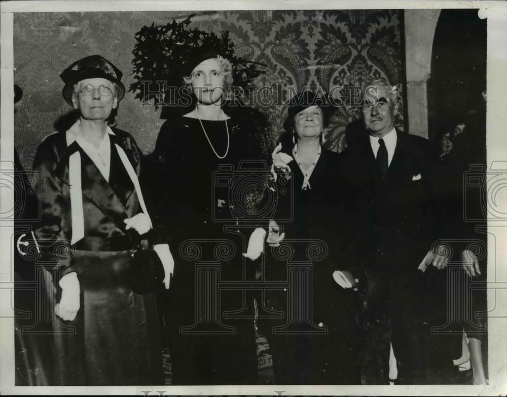 1932 Press Photo Mrs Patrick Hurley arrives in Philadelphia to hear speech. - Historic Images