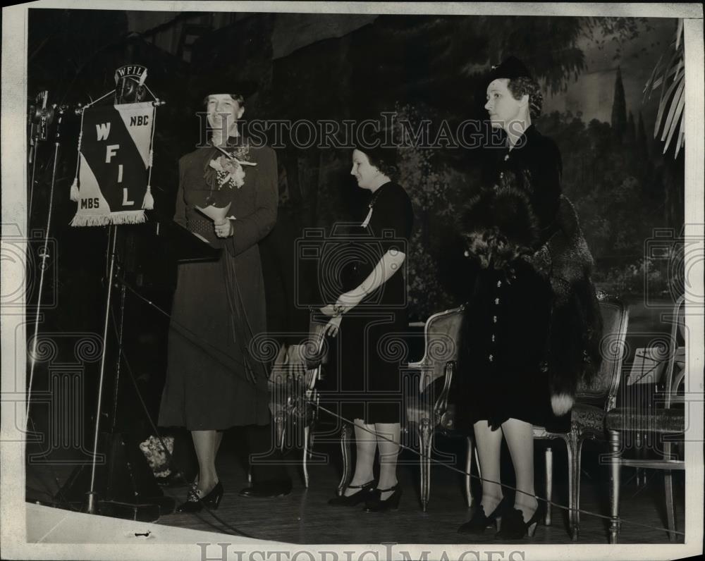 1938 Press Photo Mrs.Franklin Roosevelt addresses to Philadelphia Club Women. - Historic Images