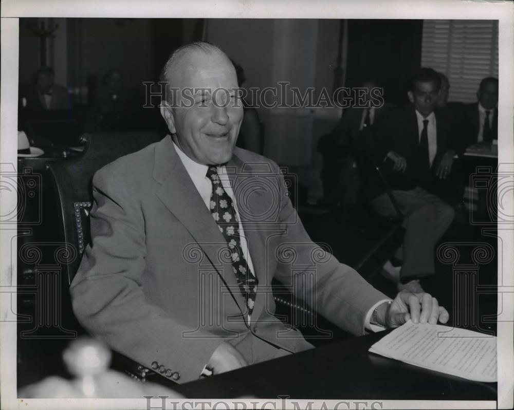 1952 Press Photo Washington Clinton Whittemore tells committee of Brush off. - Historic Images