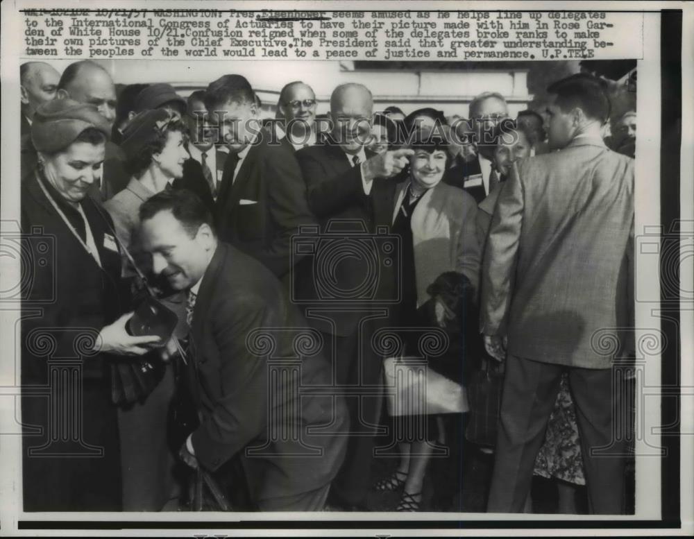 1957 Press Photo Pres. Eisenhower Amused As He Line Up Delegates - Historic Images