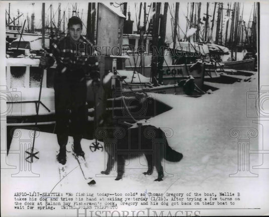 1954 Press Photo Seattle Thomas Gregory of boat Nellie B tries skis. - Historic Images
