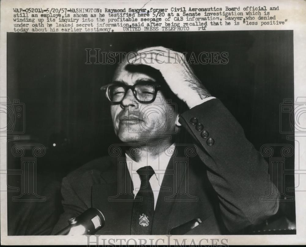 1957 Press Photo Raymond Sawyer Testifying to Senate - Historic Images