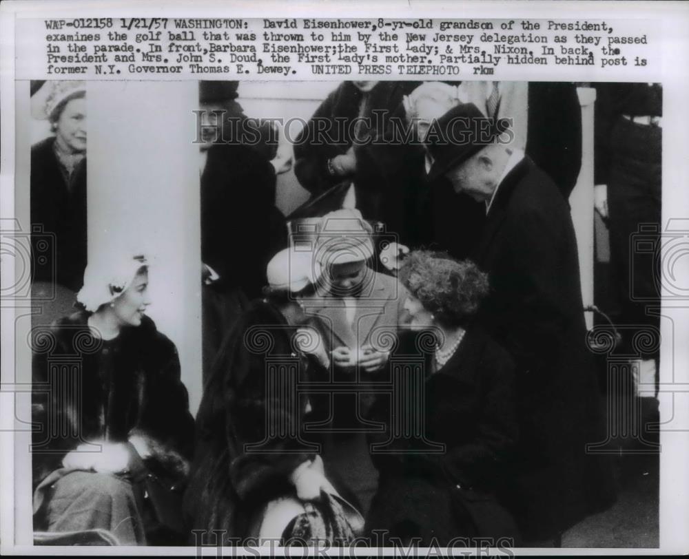 1957 Press Photo President &amp; Mrs Eisenhower, grandson David, Mrs Nixon - Historic Images