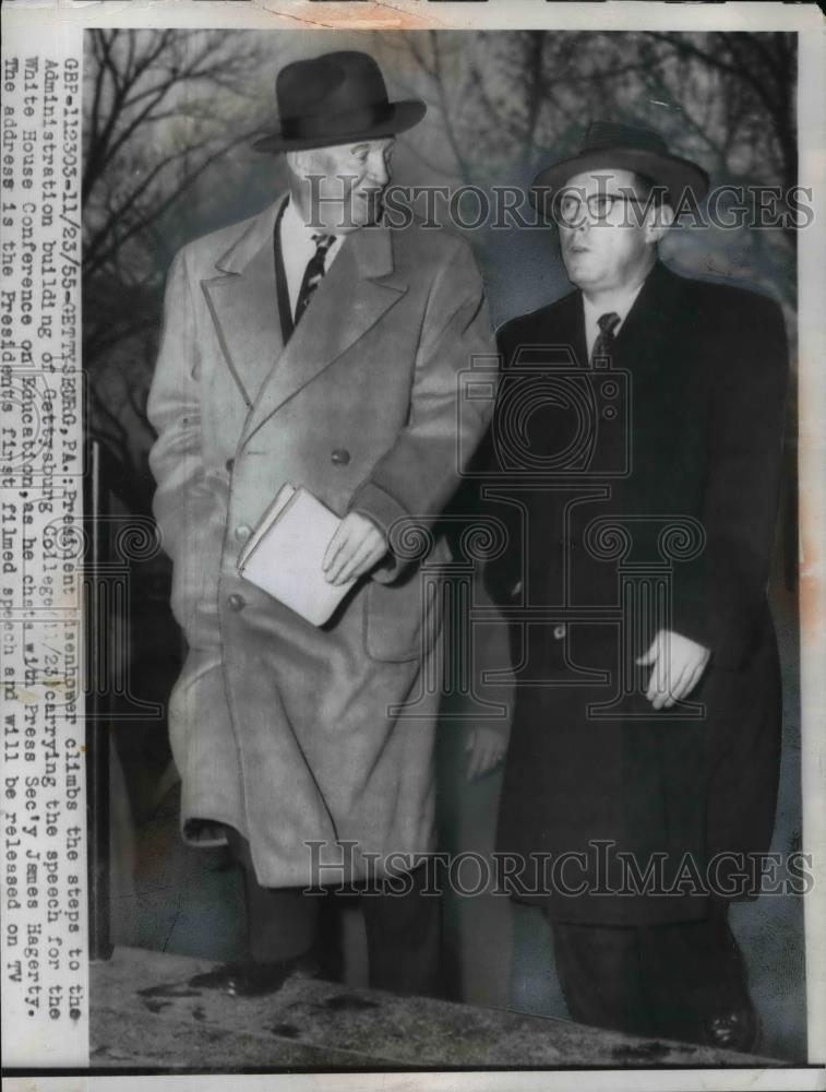 1955 Press Photo Pres.Eisenhower chats with Secy. of Press James Hagerty. - Historic Images