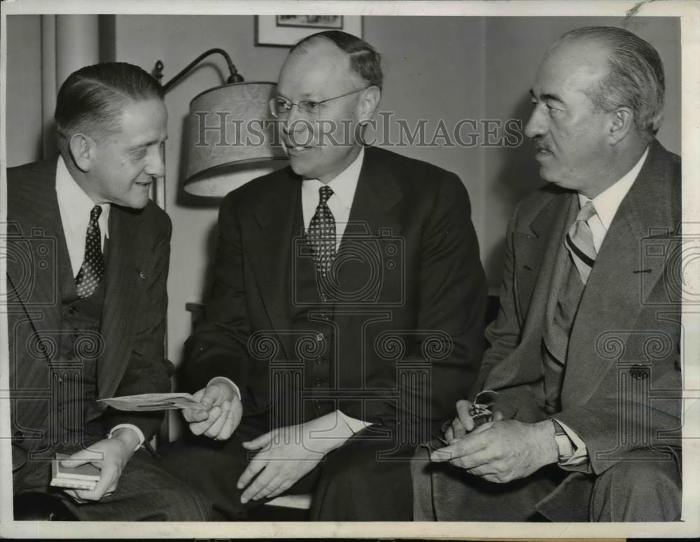 1942 Press Photo Sen.Robert A. Taft, Hugh Huntington, Robert McCormick Adams - Historic Images