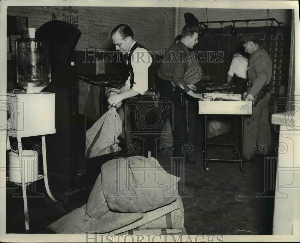 1937 Press Photo Cleveland Airport Post Office - Historic Images