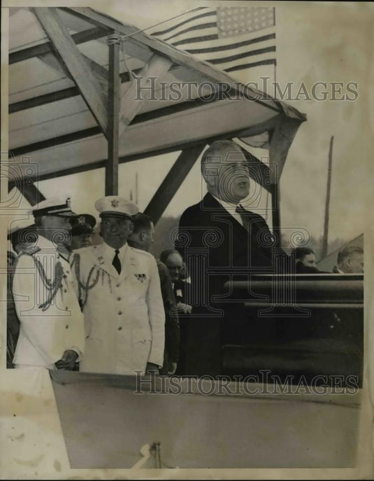 1938 Press Photo President Roosevelt Speaking To Public With Military Behind Him - Historic Images