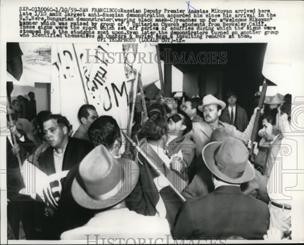 1959 Press Photo Anastas Mikoyan, Russian Premier arrives in anti-Russian Rally. - Historic Images