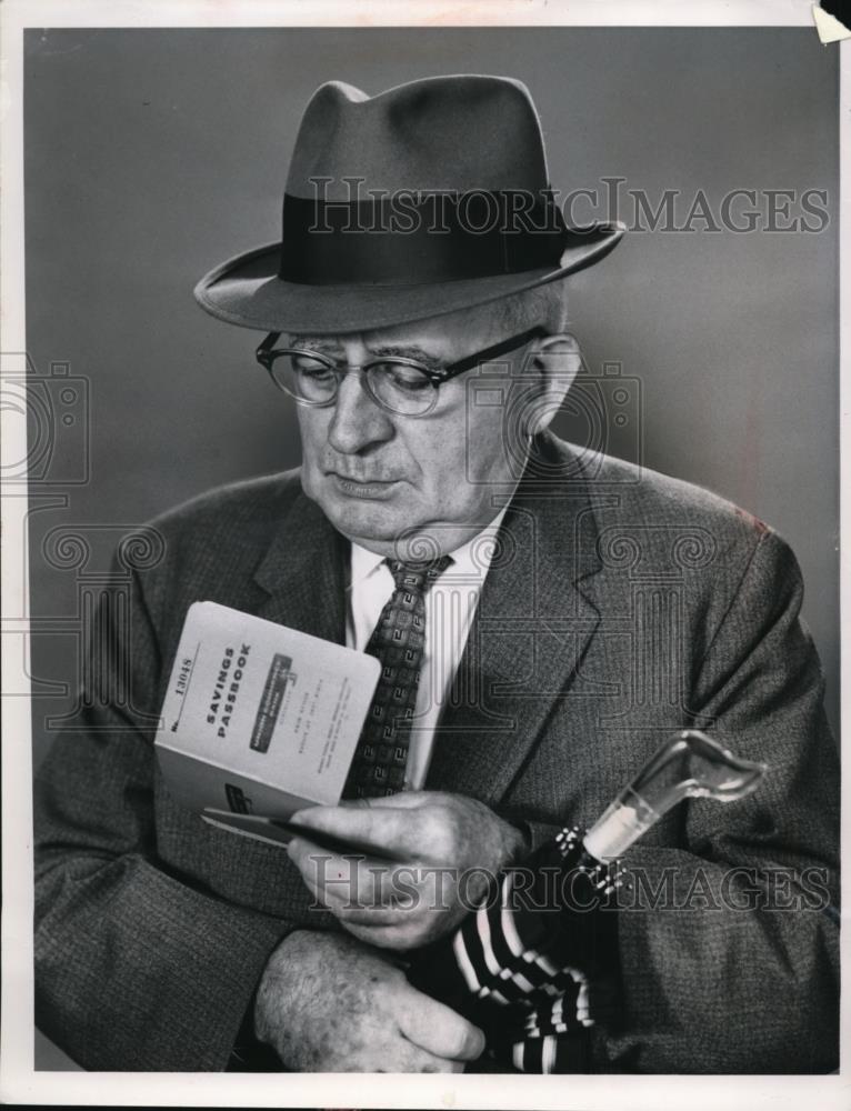 1952 Press Photo Joseph C Fisher walks blocks to cash Social Security check - Historic Images