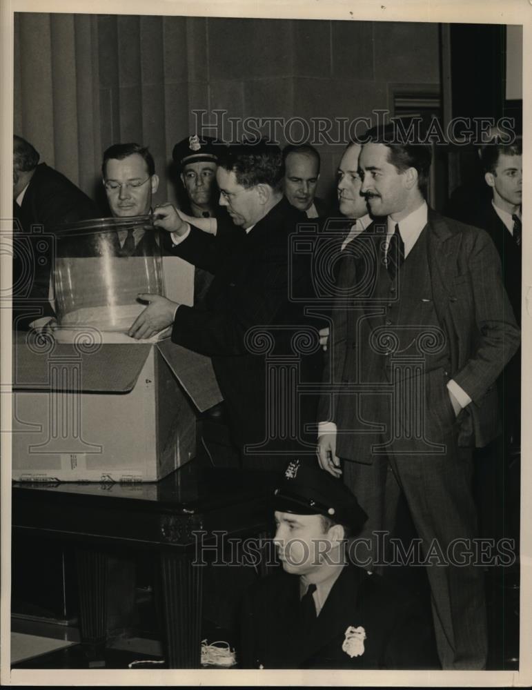 1940 Press Photo Historic World War Draft Fishbowl packed for Philadelphia - Historic Images