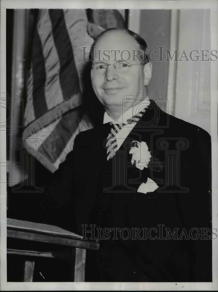 1941 Press Photo Dr Robert O Blood Surgeon and World War Hero - Historic Images