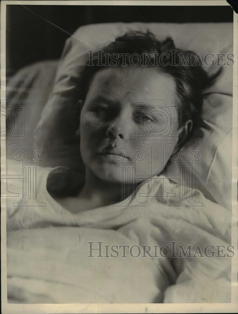 1923 Press Photo Jimmie Rhods in Kansas City Hospital shot during a robbery - Historic Images