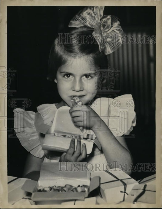 1938 Press Photo Helen at St Joseph's Orphanage - Historic Images