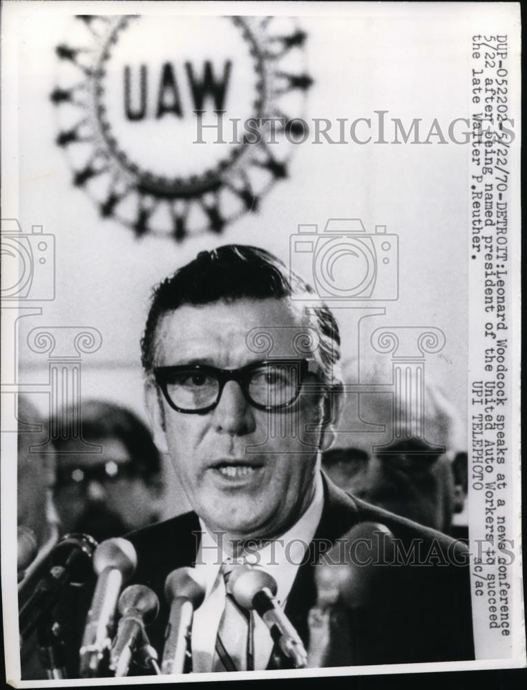 1970 Press Photo Leonard Woodcock Speaks at news Conference United Auto Workers - Historic Images