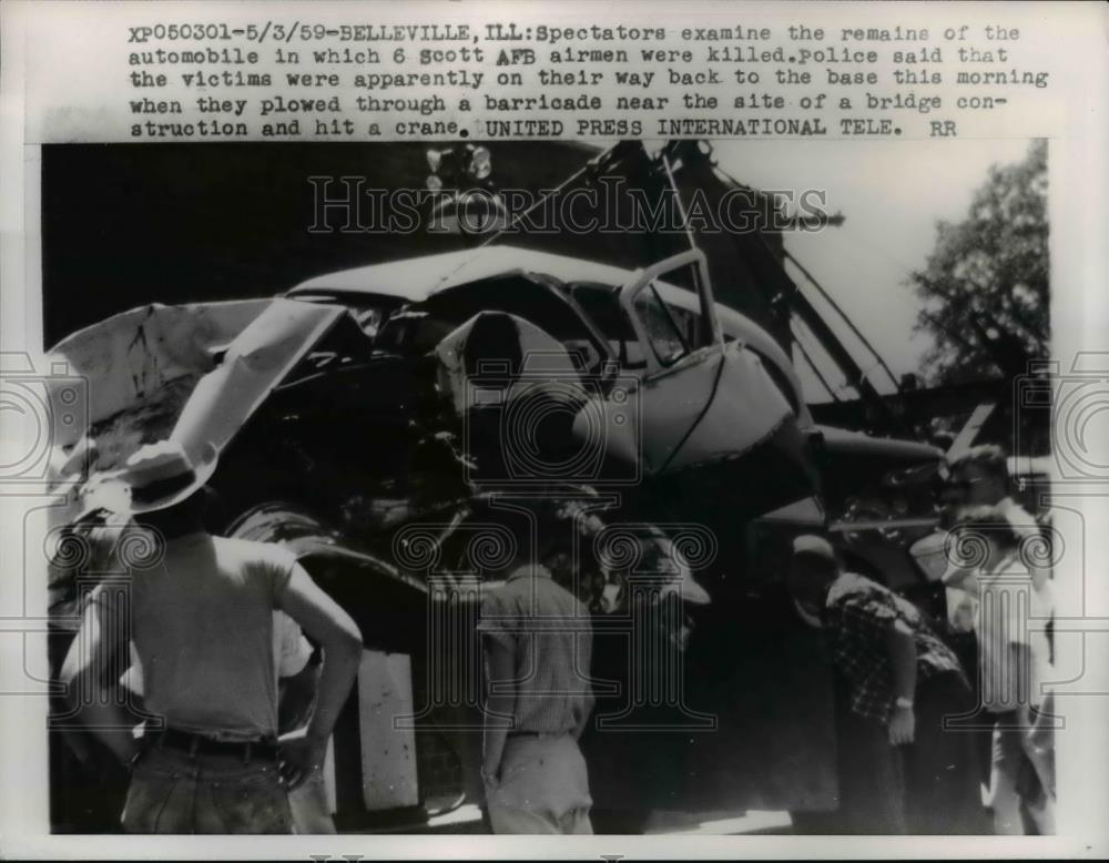 1959 Press Photo Remain of the automobile in 6 Scott AFB Airmen were killed. - Historic Images