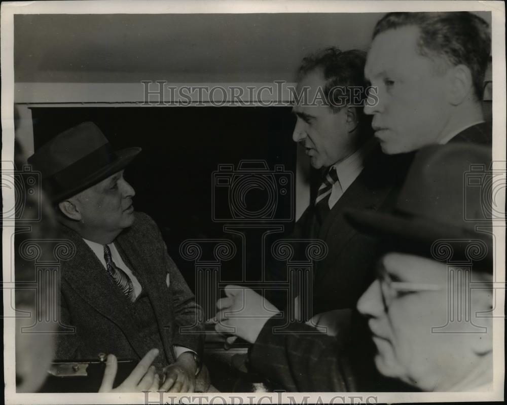 1947 Press Photo .L.W. Metzger,M. armand M.L. LaPlaiche Baldwin Plant - Historic Images