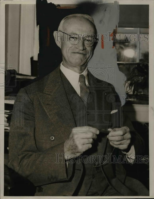 1946 Press Photo Dr Harry A Peters headmaster of US school - Historic Images