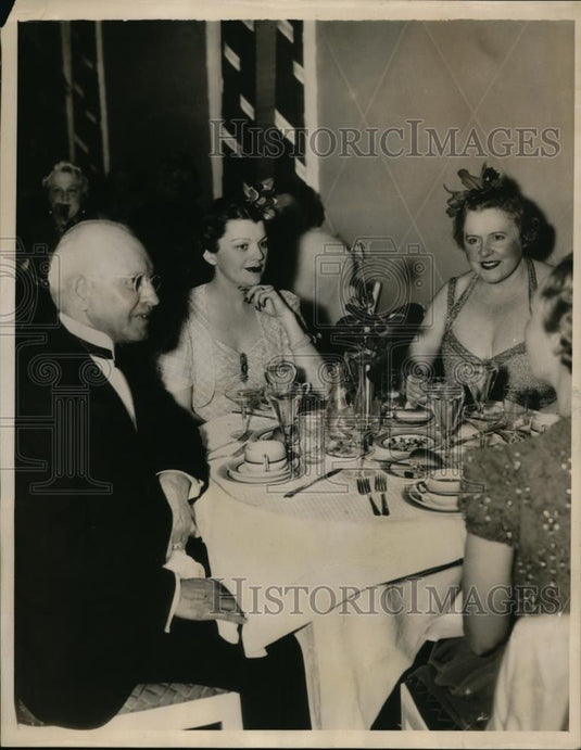1939 Press Photo Walter G. McCarty & Wife, Mrs. Roy Wood at Miami Night Club - Historic Images