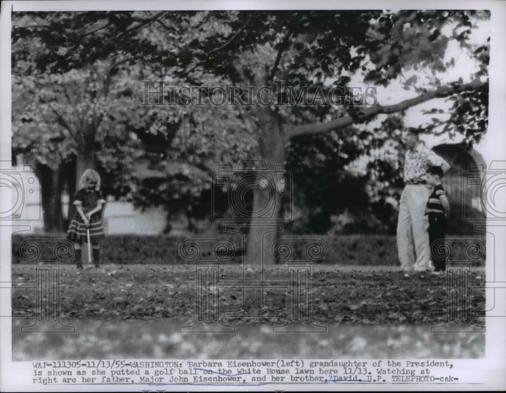 1955 Press Photo Barbara Eisenhower, granddaughter of the President plays golf. - Historic Images