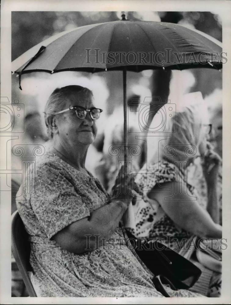 1967 Press Photo Mrs William Kaiser Widow at Park - Historic Images