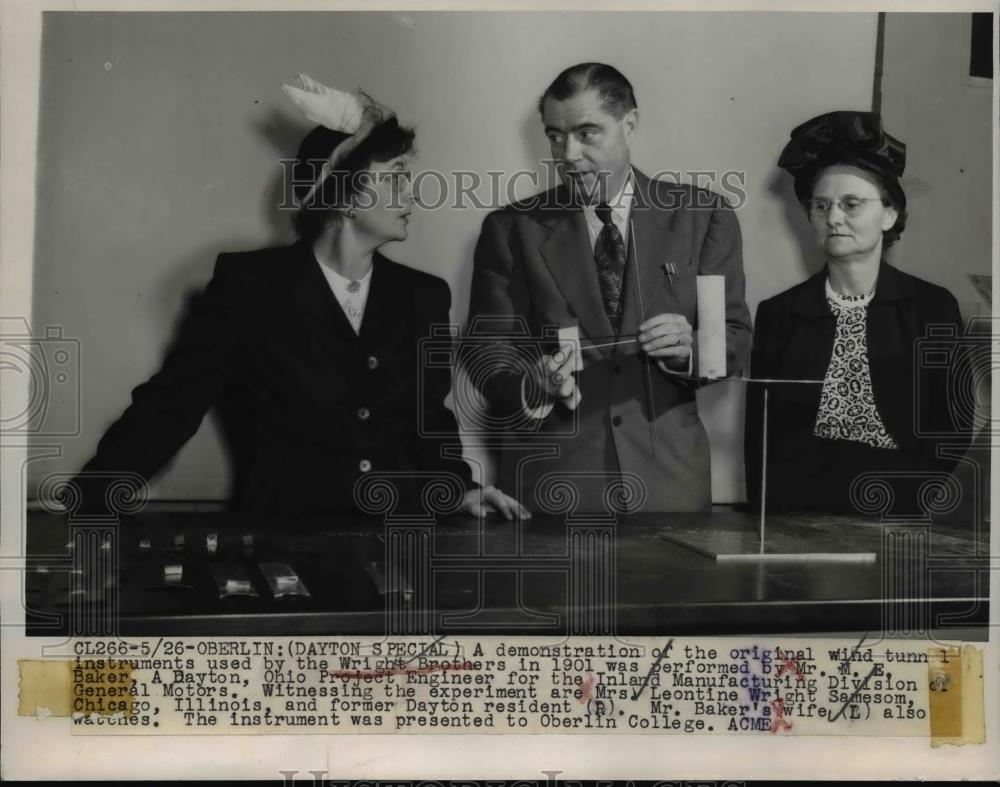 1949 Press Photo Demonstration of wind tunnel instrument use by Wright Brothers - Historic Images