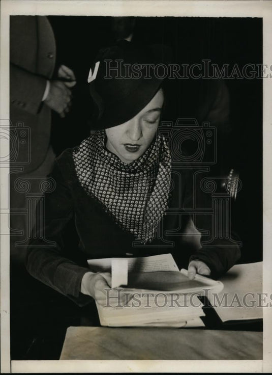 1935 Press Photo Miss Judy Kitchen testifying before senate - Historic Images