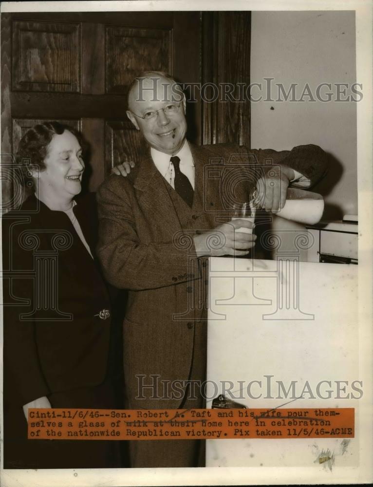 1946 Press Photo Sen. Robert A. Taft and wife Nationwide Republican Victory - Historic Images