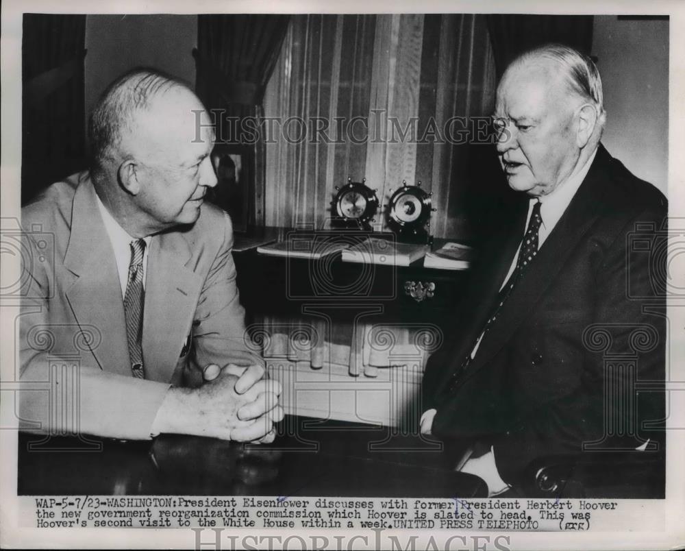 1953 Press Photo Pres. Eisenhower discuss with former Pres. herbert Hoover. - Historic Images