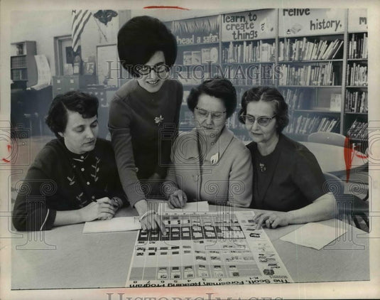 Press Photo Gloria Meyer, Natalie Pacek, Teachers at Brentmoor School - Historic Images