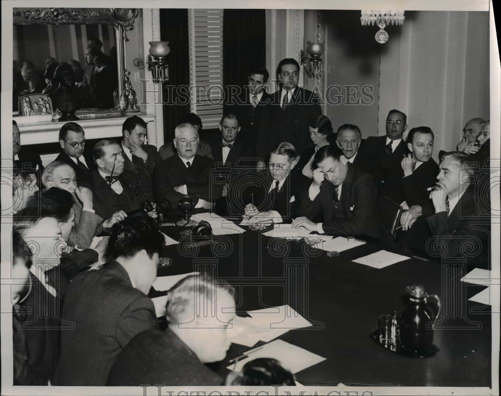 1940 Press Photo Herbert Hoover at Foreign Affairs Committee Ed Izac T Hennings - Historic Images