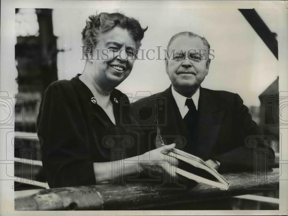 1948 Press Photo Mrs. Eleanor Roosevelt and Sen. Warren Austin of Vermont. - Historic Images