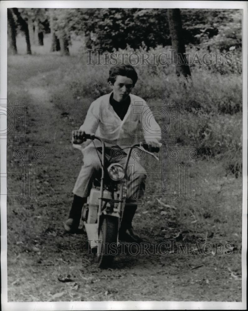 1968 Press Photo Robert F Kennedy Jr Age 14 Son of Late Senator Riding Motorcycl - Historic Images