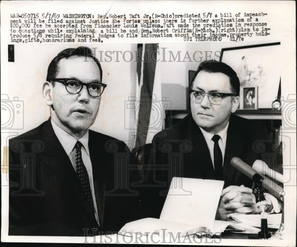 1969 Press Photo Rep. Robert Taft Jr. And Sen Robert Griffin - Historic Images