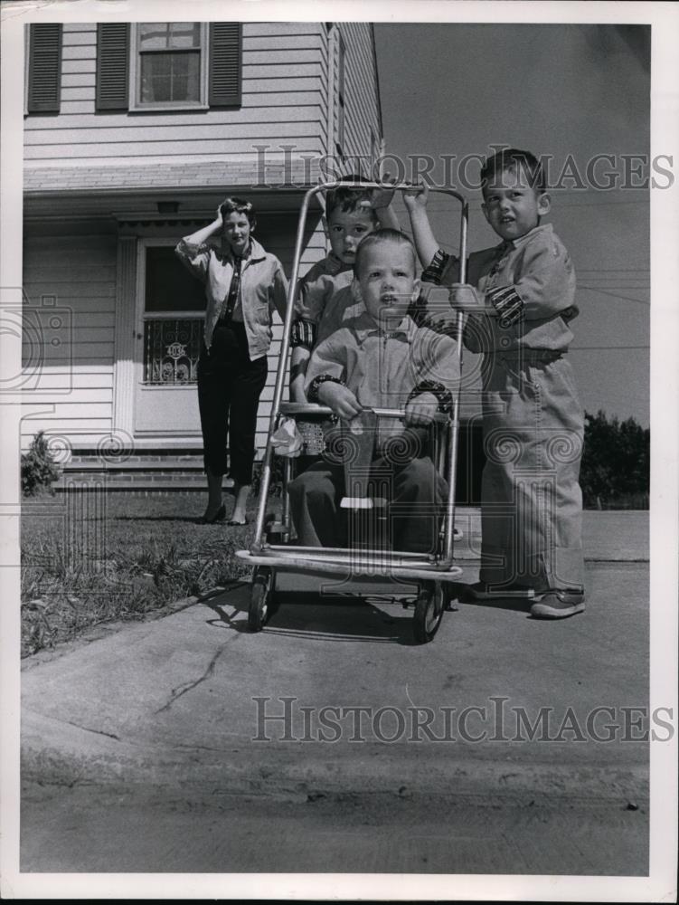 1957 Press Photo Triple Threat, David Michael And Danny. - Historic Images