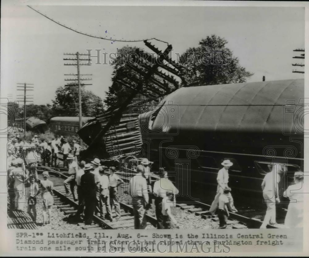 1947 Press Photo Illinois Central Green Diamond Passenger Train crash Burlington - Historic Images