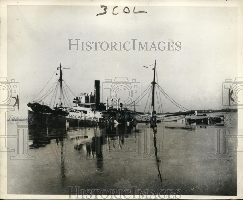 1931 Press Photo Freighters Collide in Heavy Fog on Delaware River Wilmington - Historic Images