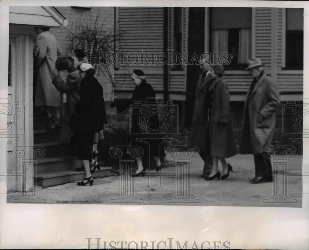 1955 Press Photo Cleveland Dr Richard Sheppard at funeral of Ethel Sheppard - Historic Images