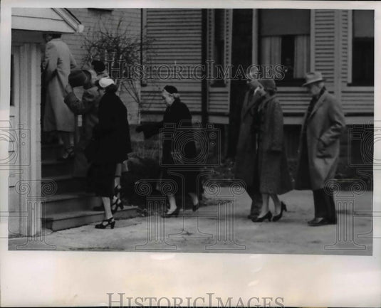 1955 Press Photo Cleveland Dr Richard Sheppard at funeral of Ethel Sheppard - Historic Images