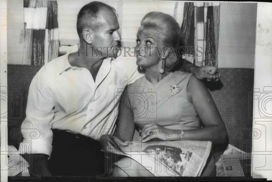 1964 Press Photo Chicago Dr Sam Sheppard & bride Ariane Johanns - Historic Images