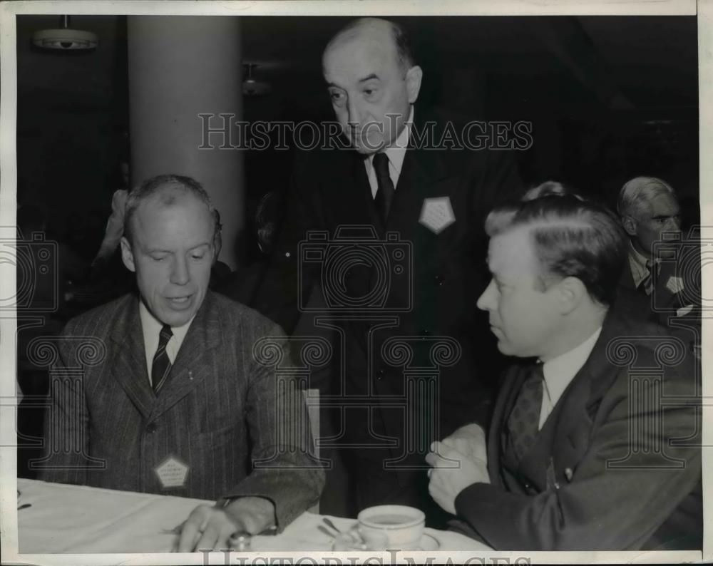 1943 Press Photo Robert Patterson, Edward McGrady &amp; Walter Reuther Confer - Historic Images