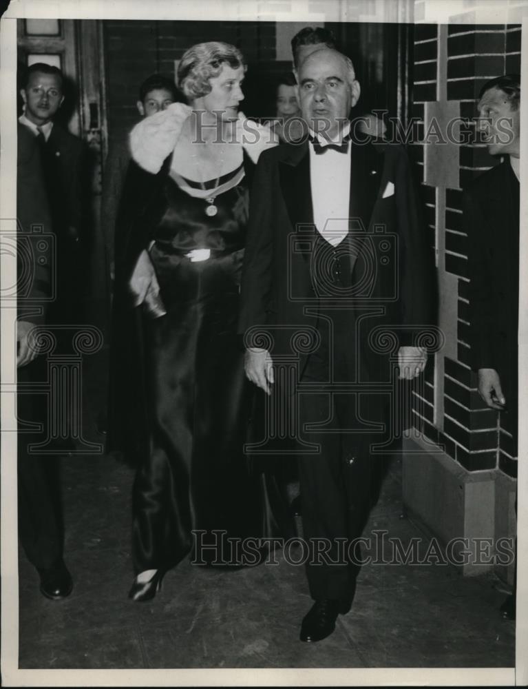 1933 Press Photo NY Governor &amp; Mrs Herbert Lehman arrive at a pageant - Historic Images