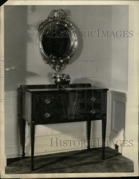 1932 Press Photo Bull's Eye Mirror & Dining Room Serving Table - Historic Images