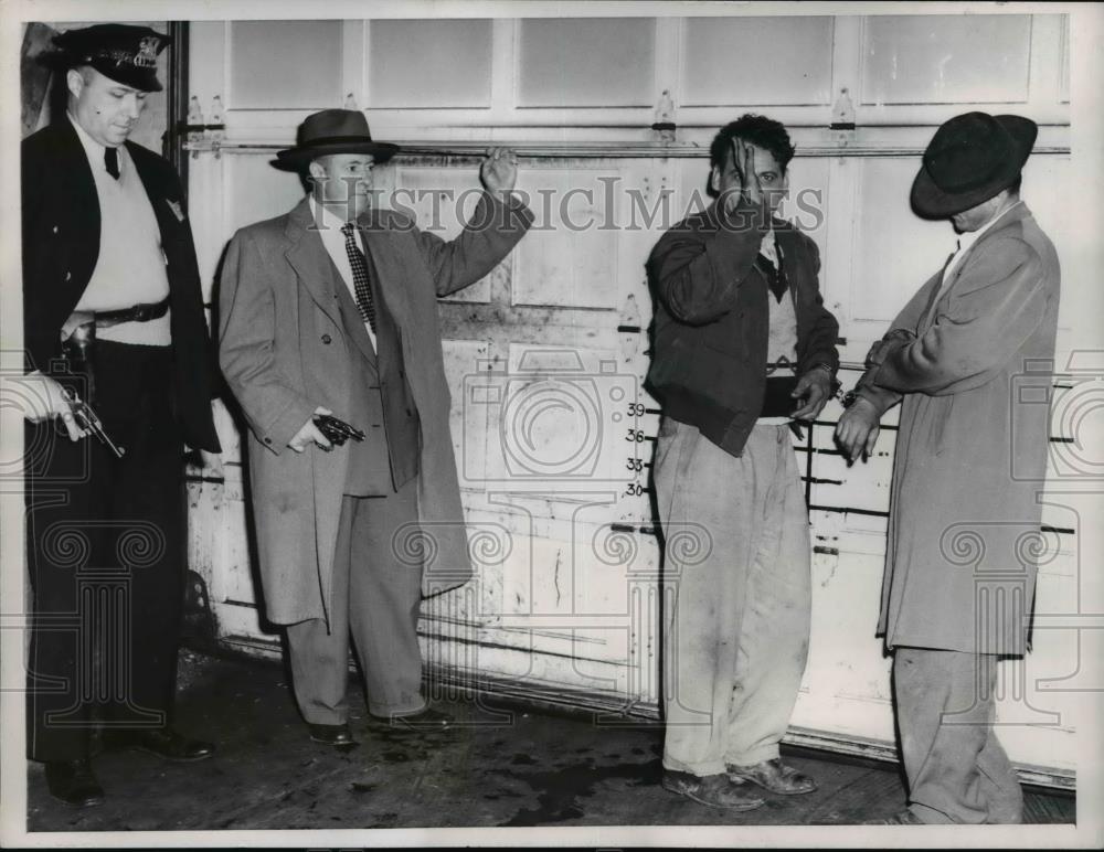 1953 Press Photo Police Point Guns at Safe Crackers Joseph Griffin, James Fiatte - Historic Images