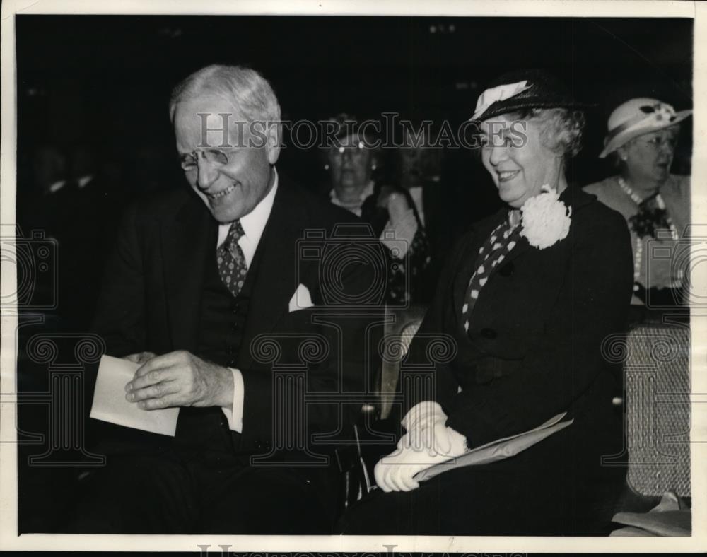 1936 Press Photo Charles D Miller Republican Committeeman with Mrs. Ruth Pratt. - Historic Images