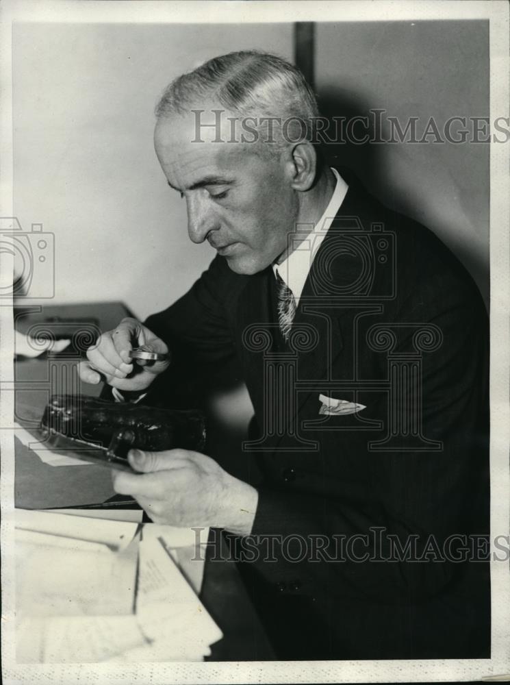 1932 Press Photo Professor Ferdinand Matzek, Vienese Moulage expert. - Historic Images