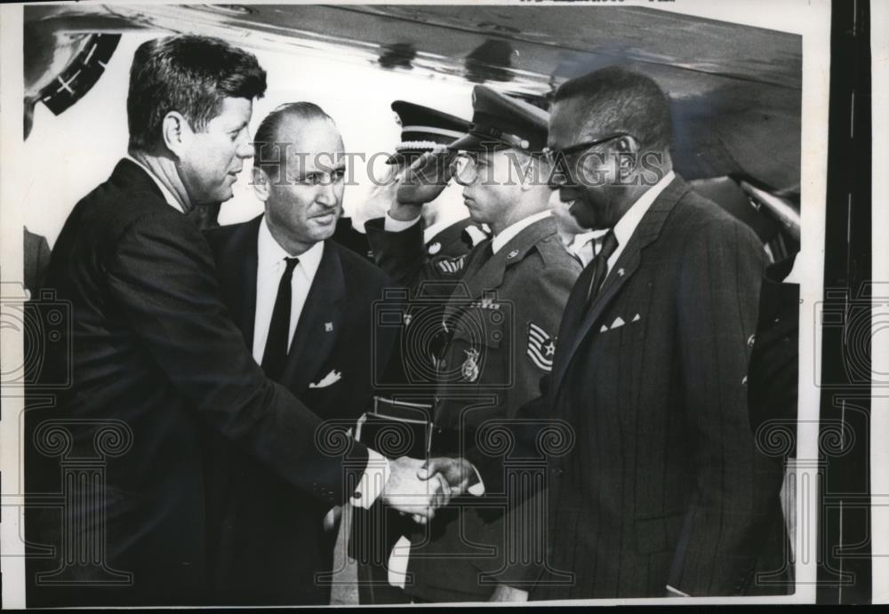 1951 Press Photo Pres. Kennedy, Mr. Tubman African Chief Mats Terminal - Historic Images