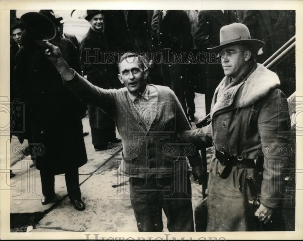 1937 Press Photo Ivan Whiteford called hero for leading police to jailbreakers - Historic Images