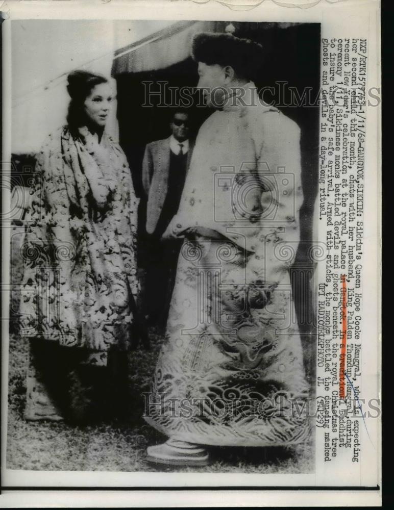 1968 Press Photo King Palden Thondup Namgyal, Queen Hope New Years Celebration - Historic Images