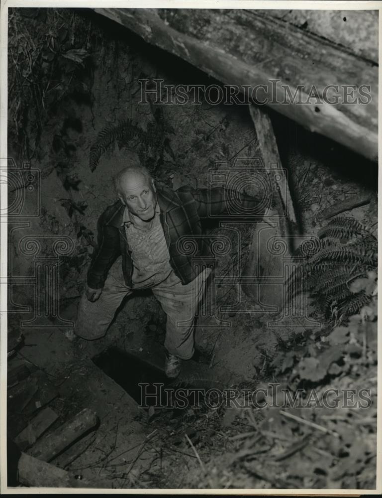 1942 Press Photo Tony Ghadena in Mine That Claimed Life of 2 Boys By Deadly Gas - Historic Images